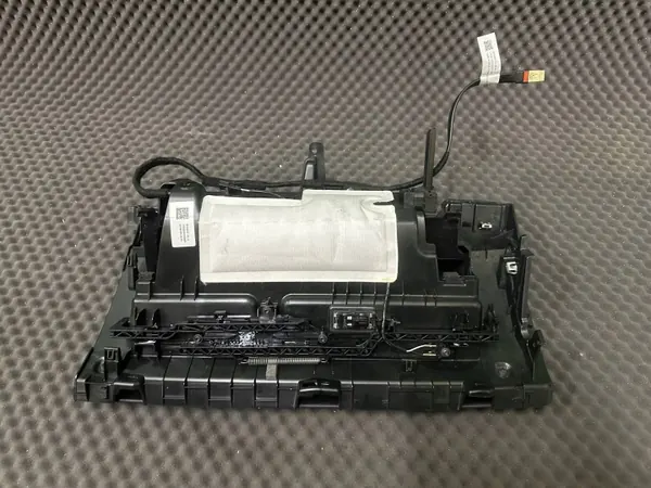 Tesla Model Y console handschoenenvak OEM 164311800AVV image 3