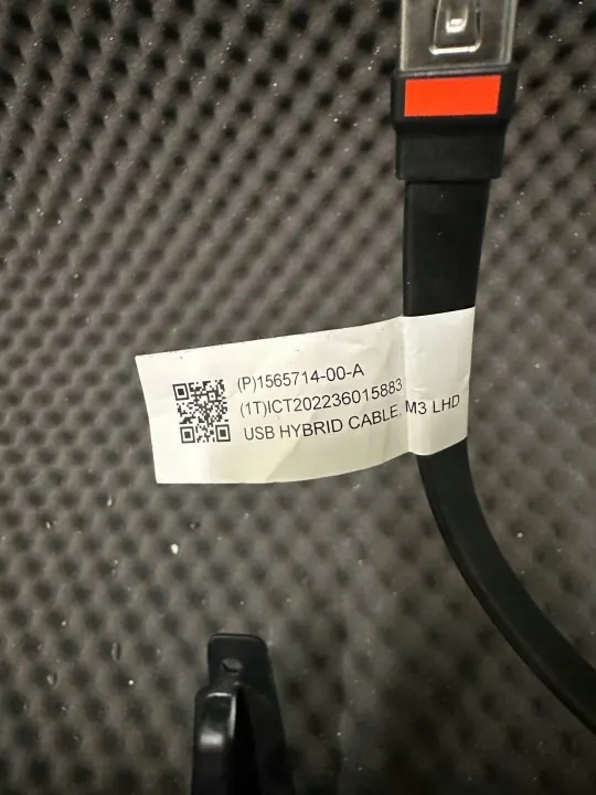 Tesla Model Y console handschoenenvak OEM 164311800AVV image 4