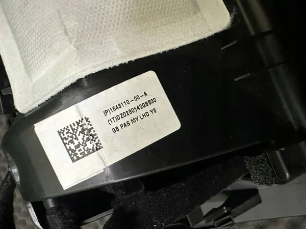 Tesla Model Y console handschoenenvak OEM 164311800AVV image 5