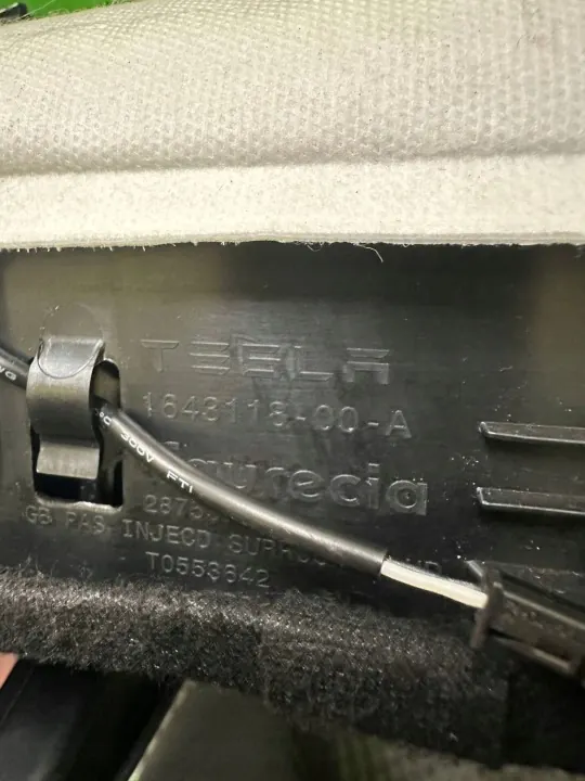 Tesla Model Y console handschoenenvak OEM 164311800AVV image 6