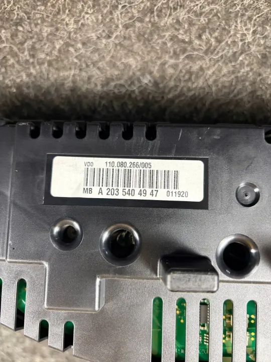 Mercedes W203 Mittaristo OEM A2035404947 - 457k km image 9