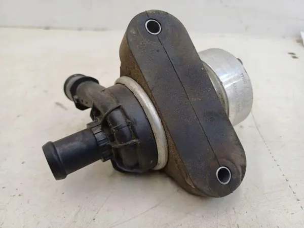 Pompe à eau Audi OE 05L965567 - État utilisé image 3