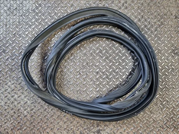 2023 Jeep Grand Cherokee WL Joint de hayon 68376249AJ image 1