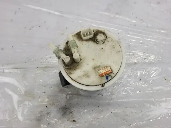 Bomba de combustible Subaru OEM 42021AG100 - Usada image 8