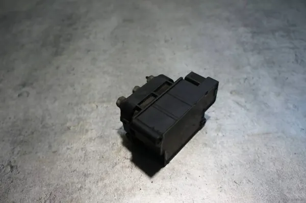 Válvula de suspensión Audi OE 4H0616013 - Usado image 3