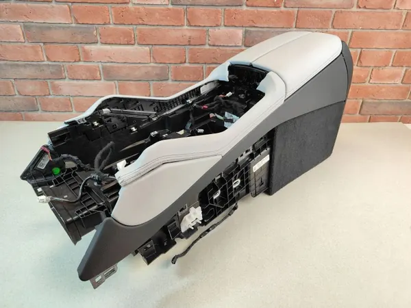 Accoudoir central OEM 5A3D137 Silverstone Sensafin image 2