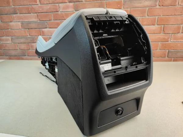 Accoudoir central OEM 5A3D137 Silverstone Sensafin image 10