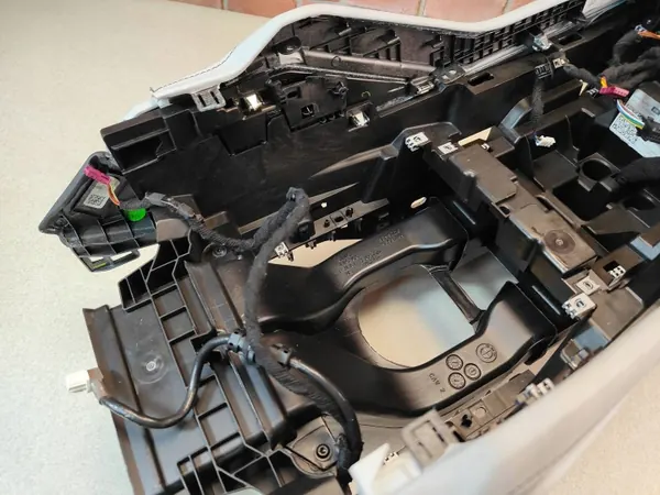 Accoudoir central OEM 5A3D137 Silverstone Sensafin image 7