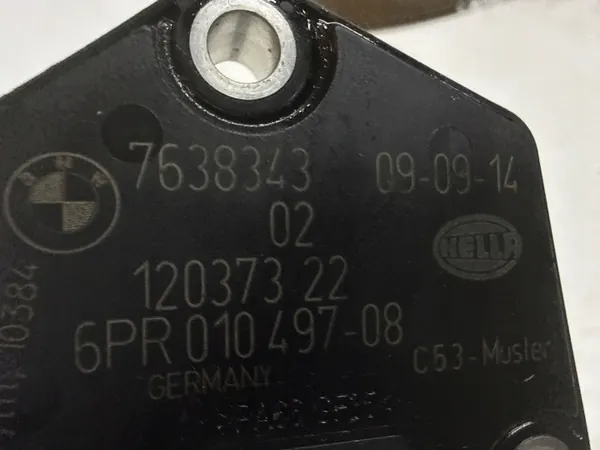 BMW Ölwanne OEM 7638343 für 4.4L F90 2018 image 3