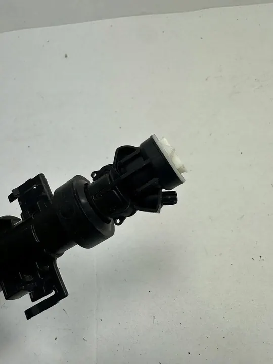 Audi Q5 Linker Voorruitspuitpomp 8R0955101A image 2