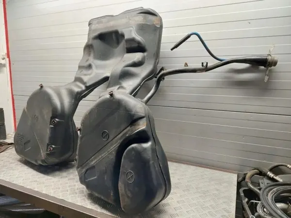 Porsche Panamera Polttoainesäiliö OEM 97020101339 image 8