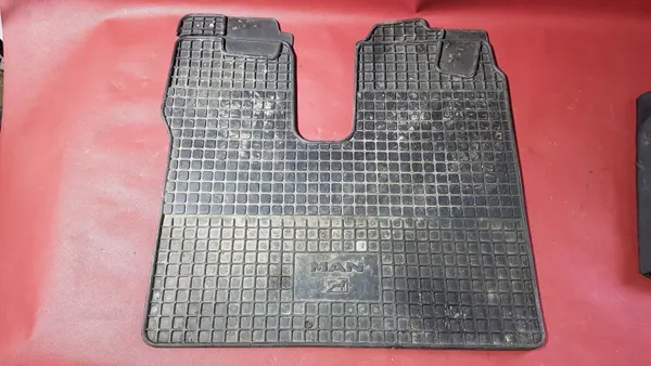 OEM DYWAN DYWANIK GUMOWY WYCIERACZKA POD NOGI KIEROWCY MAN TGX EURO 6 image 2