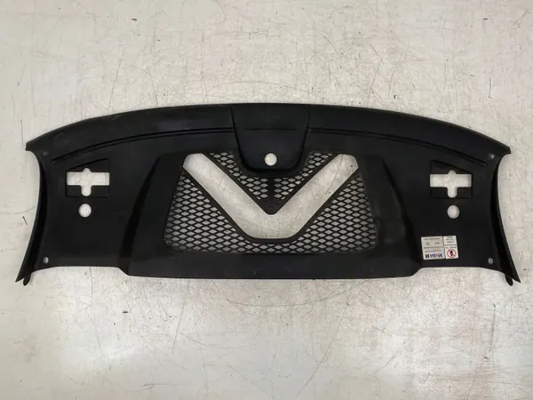 Porsche Macan Frontgurtabdeckung OEM 95B805806G image 2