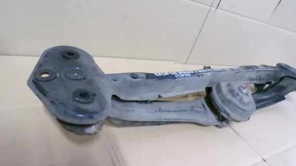 Suporte de Radiador GOLF II 191199171C image 3