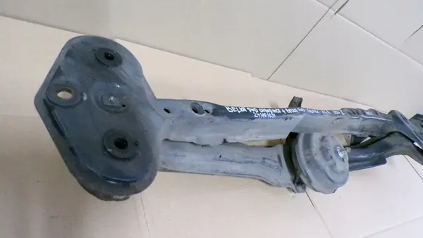 Suporte de Radiador GOLF II 191199171C image 4