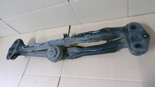 Suporte de Radiador GOLF II 191199171C image 7