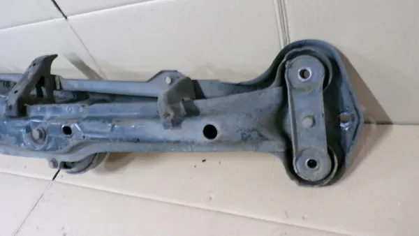 Suporte de Radiador GOLF II 191199171C image 9