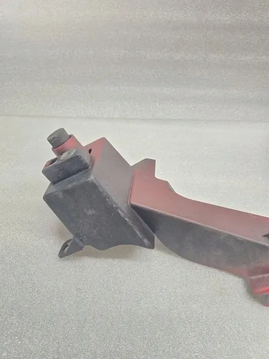 Höger stänkskärmsfäste OEM 32234762 för Volvo XC40 image 4