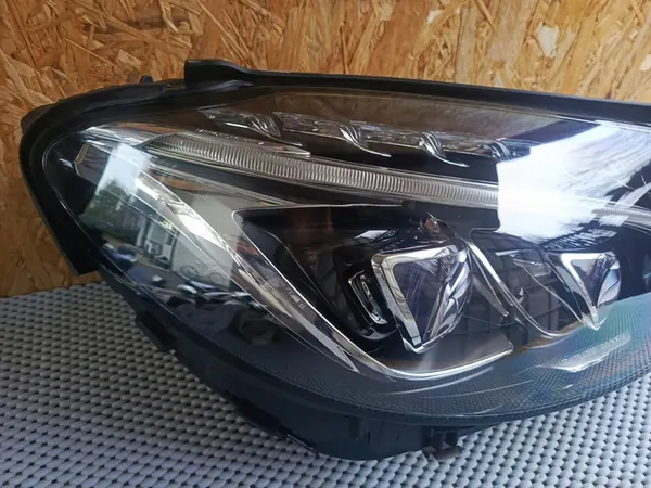 Rechter voorlamp Mercedes W205 C-Klasse Full LED A2059068801 image 2