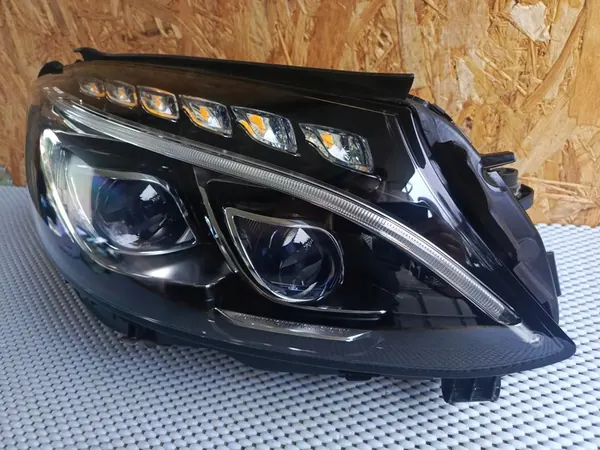 Rechter voorlamp Mercedes W205 C-Klasse Full LED A2059068801 image 3