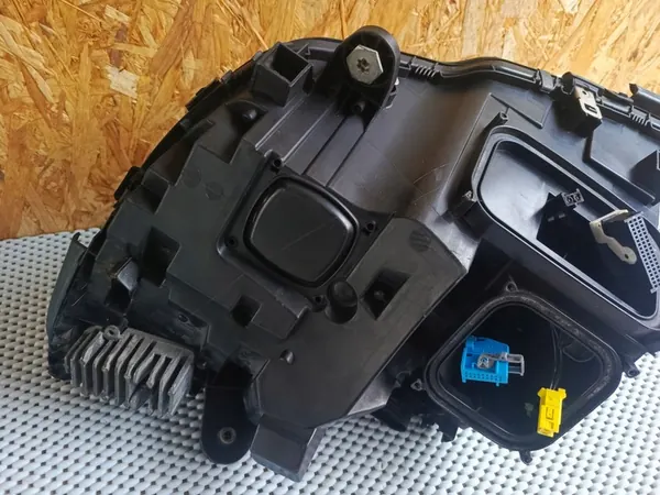 Rechter voorlamp Mercedes W205 C-Klasse Full LED A2059068801 image 8