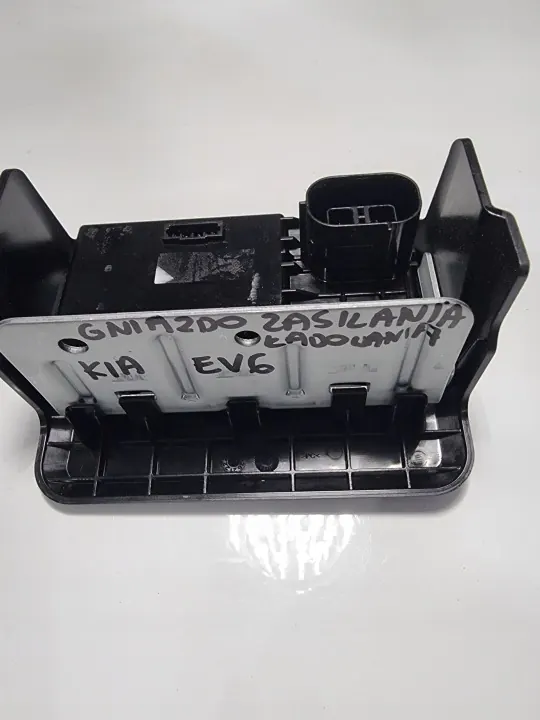 KIA EV6 Latauspistoke OEM - Käytetty Kia OE osa image 5
