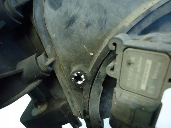 OPEL CORSA D 1.2 16V A12XER Coletor de admissão 55563664 image 4