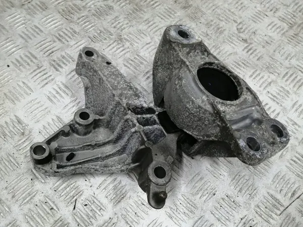 RENAULT CAPTUR I 1.3 TCE SUPPORTO MOTORE 112323200R image 2