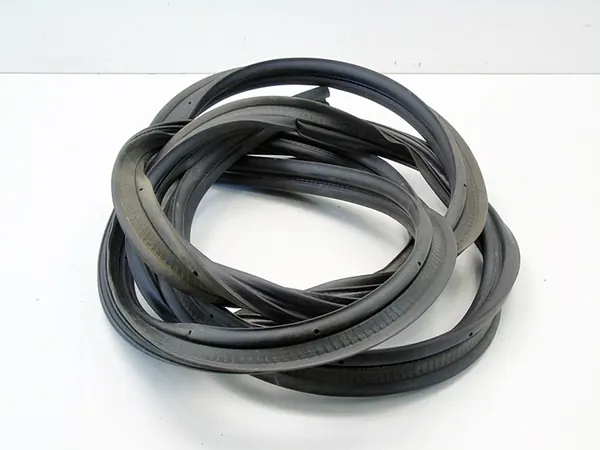 Joint de hayon Nissan Almera Tino 2002 image 2