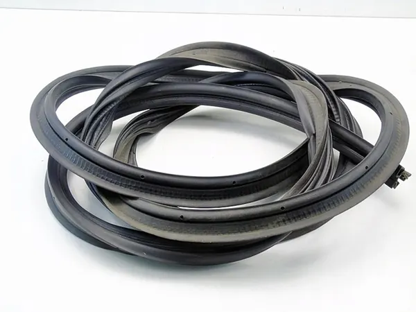 Joint de hayon Nissan Almera Tino 2002 image 3