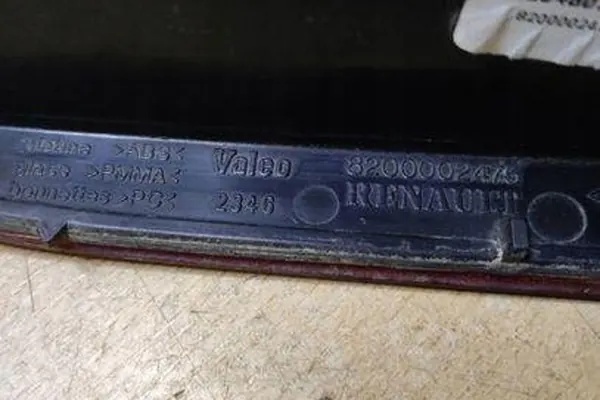 Lámpara de maletero izquierda RENAULT LAGUNA II 8200002475 image 2