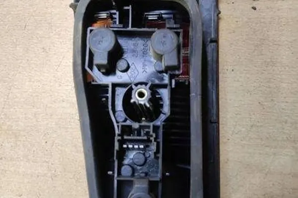 Lámpara de maletero izquierda RENAULT LAGUNA II 8200002475 image 3