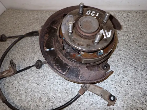 Plaque d'ancrage arrière gauche HYUNDAI i20 08-12 image 3