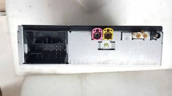 Skoda Octavia IV Radio OEM 5E3035816P - Begagnad image 8