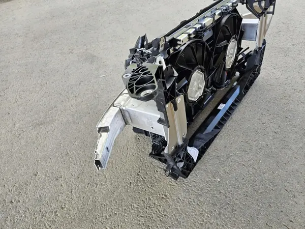 Conjunto de Radiadores Ventiladores Viga Frontal Audi RS7 4K image 2