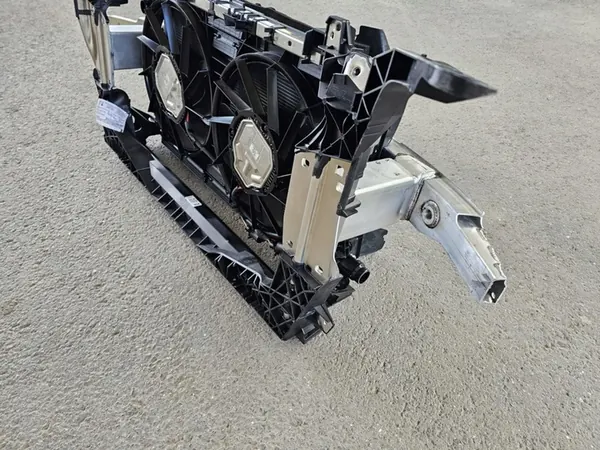 Conjunto de Radiadores Ventiladores Viga Frontal Audi RS7 4K image 3