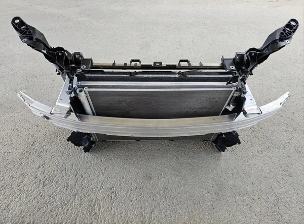 Conjunto de Radiadores Ventiladores Viga Frontal Audi RS7 4K image 4