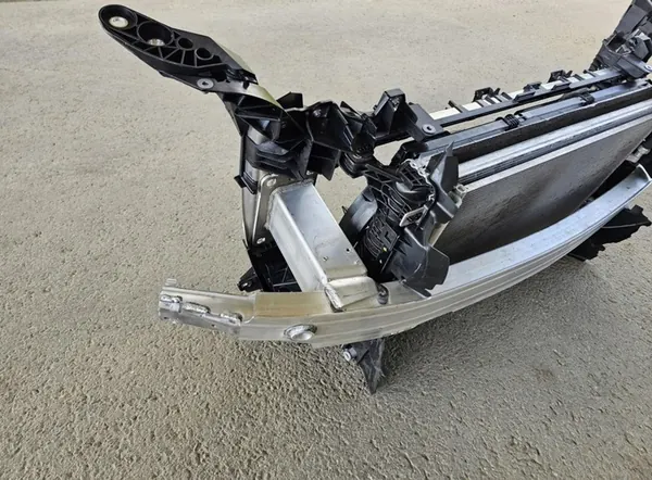 Conjunto de Radiadores Ventiladores Viga Frontal Audi RS7 4K image 6