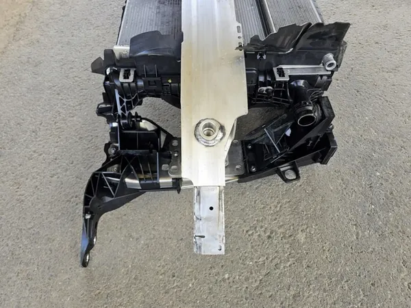 Conjunto de Radiadores Ventiladores Viga Frontal Audi RS7 4K image 9
