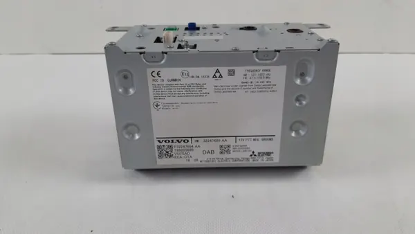 Rádio Volvo V60 II OEM P32247694AA - Usado image 2