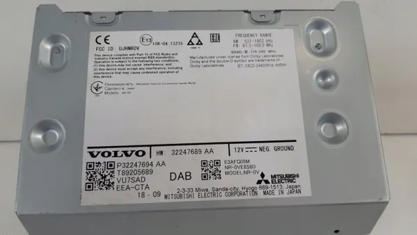Rádio Volvo V60 II OEM P32247694AA - Usado image 5