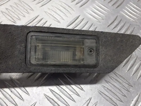 Audi A4 B6 Kofferbakdeksel Afwerking OEM 8E0807430A image 3