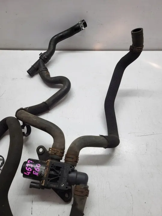 BMW E60 E61 Waterpomp Slang OEM 6911797 image 3