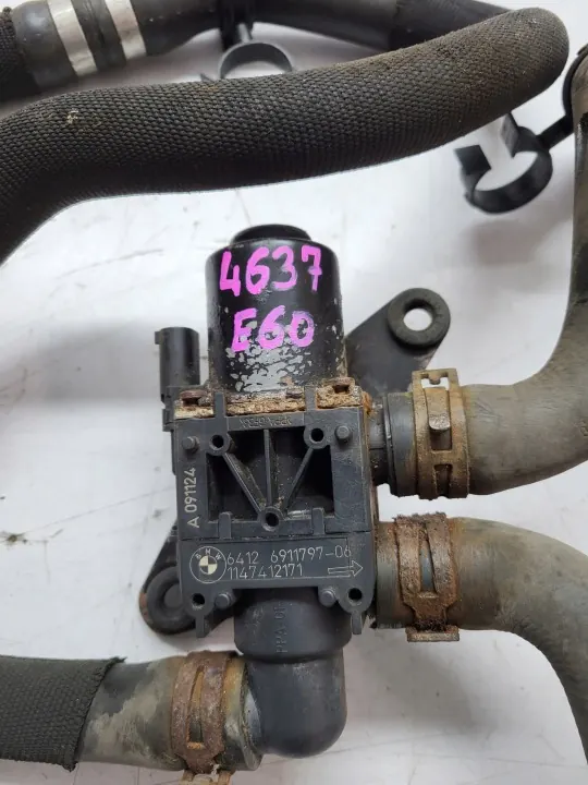BMW E60 E61 Waterpomp Slang OEM 6911797 image 4