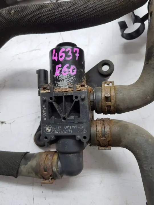 BMW E60 E61 Waterpomp Slang OEM 6911797 image 6