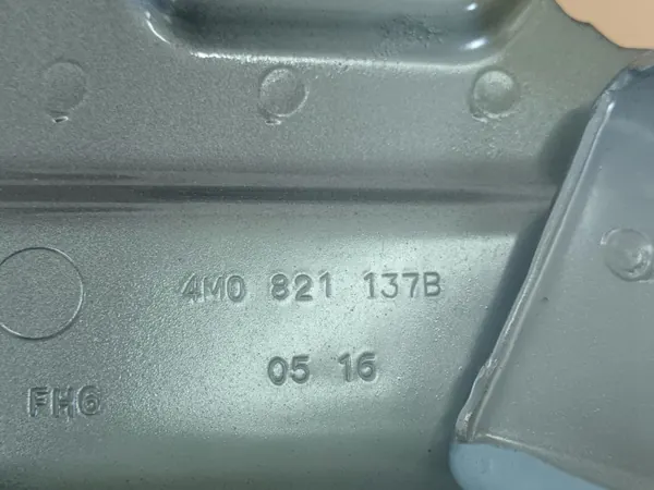 Support de garde-boue avant gauche Audi Q7 OEM 4M0821137B image 4