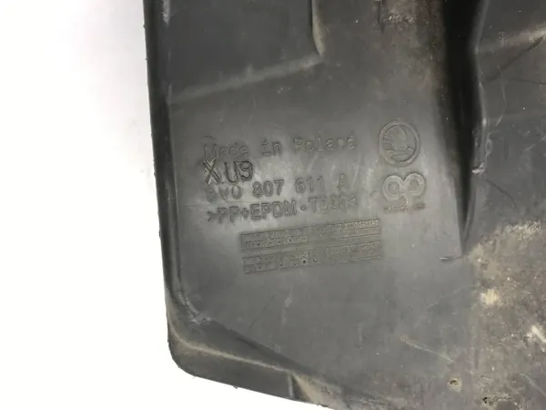 Skoda Superb 3 framstötskydd OEM 3V0807611A image 10