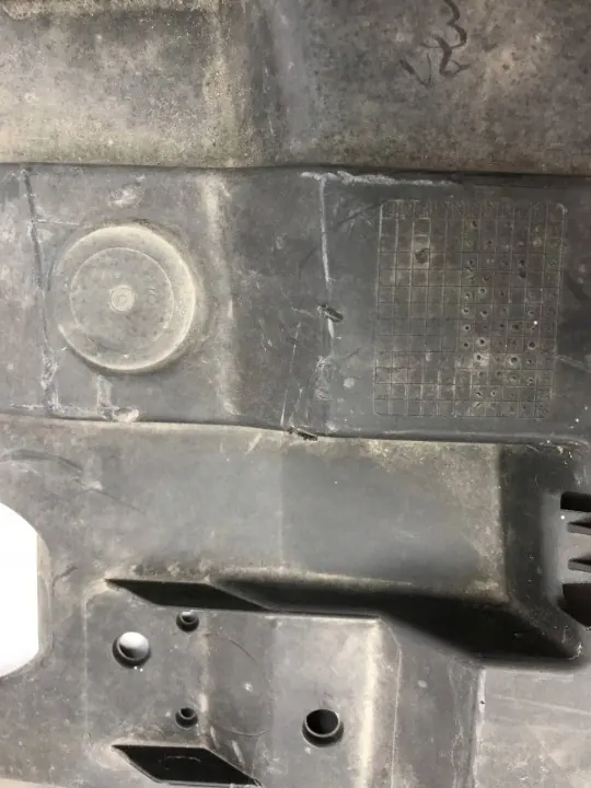 Skoda Superb 3 framstötskydd OEM 3V0807611A image 7