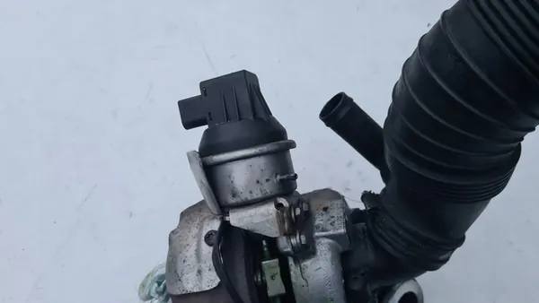 VW Golf VI 2.0 TDI Turbo 03L253019J image 4