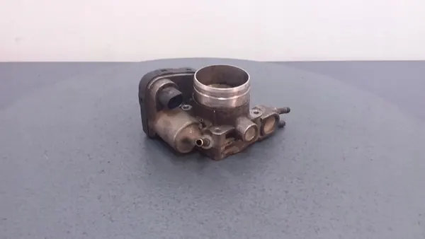 AUDI A4 B5 LIFT 1.6B Corpo de borboleta 06B133062F image 2